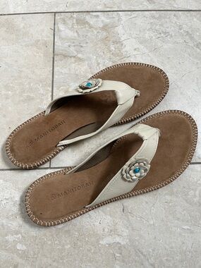 Manitobah Cream Leather Floral Thong Sandals